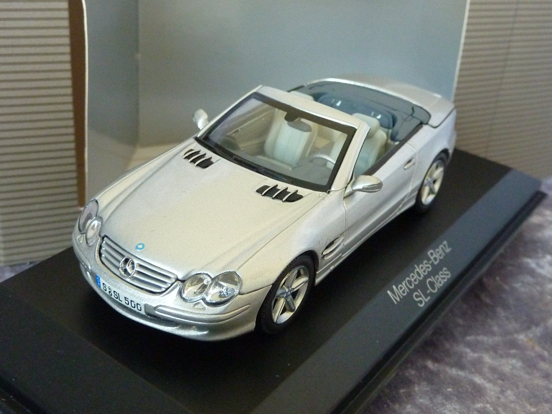 Norev Modellini d'auto: Mercedes SL R230  1:43 – Nuovo e nell'imballaggio originale da Dürrenäsch venduto da modellautos4you 1