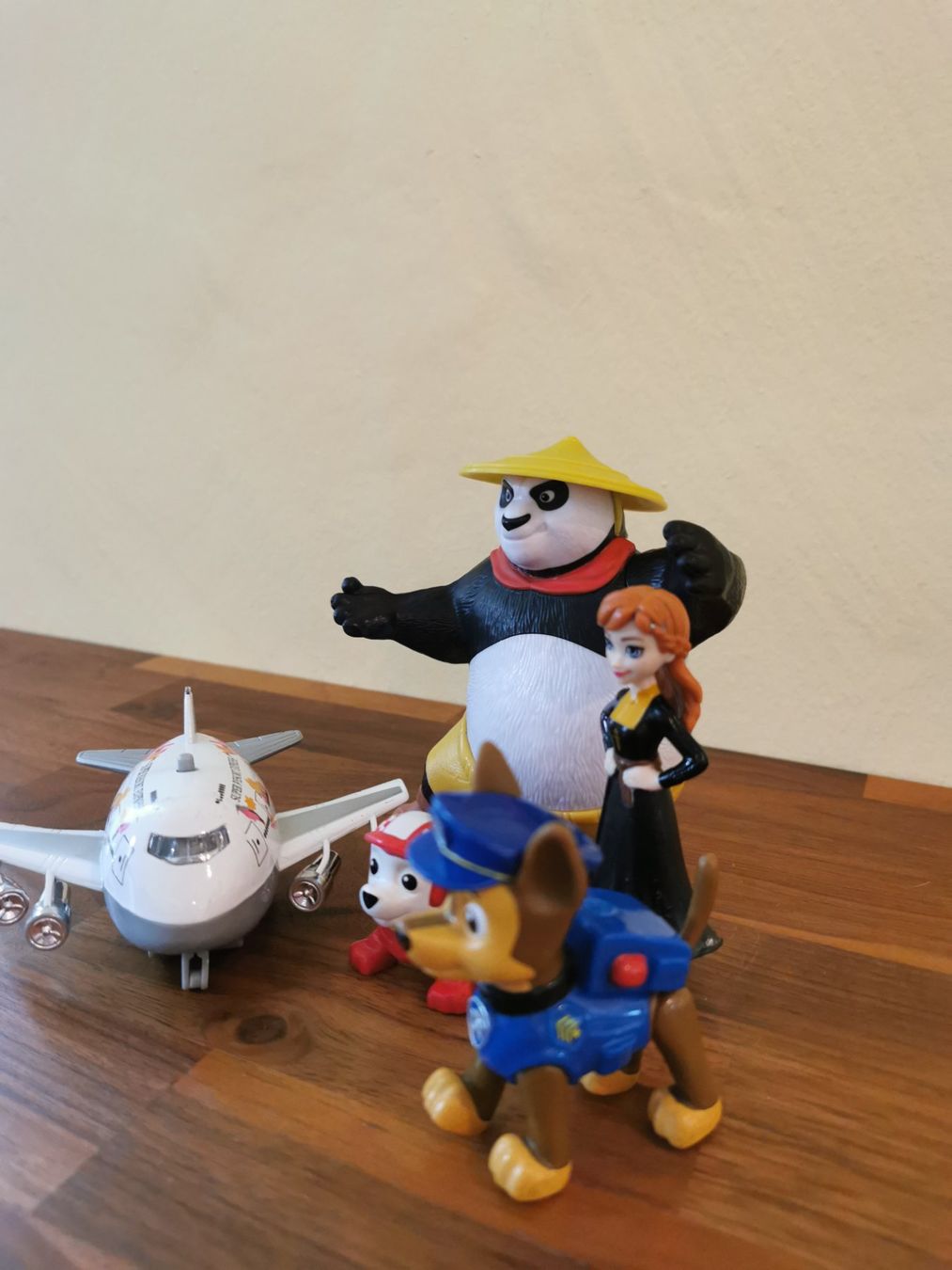 Spielzeuge: 5 Stk. Figuren / Spielfiguren – Gebraucht aus Boniswil von Totomat-Lady2 2