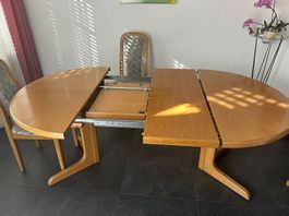 Holz-Esstisch mit Auszug und 6 Stühle