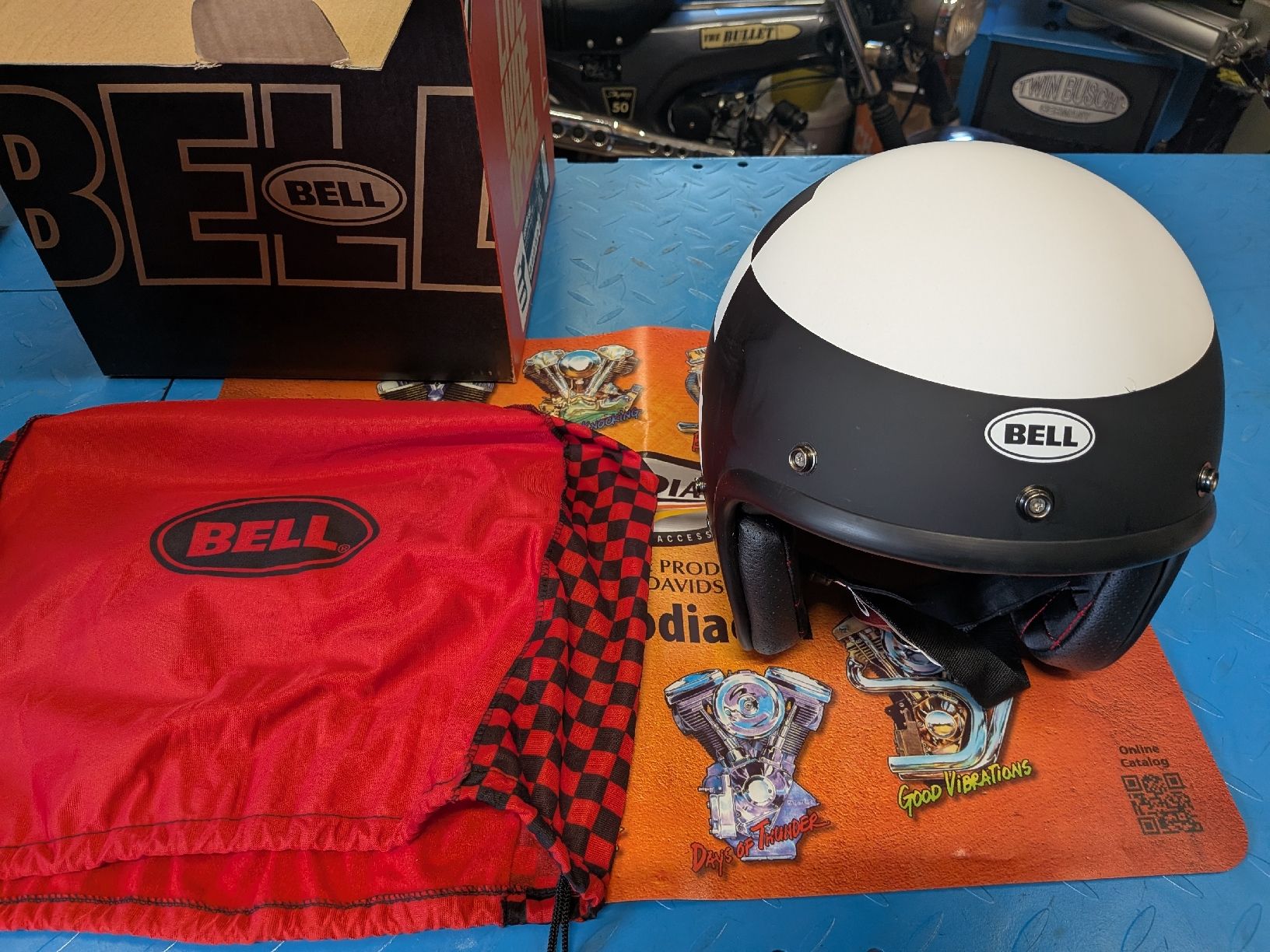 Bell Caschi & visiere: Casque Bell  – Nuovo e nell'imballaggio originale da Vuadens venduto da AlainHarley