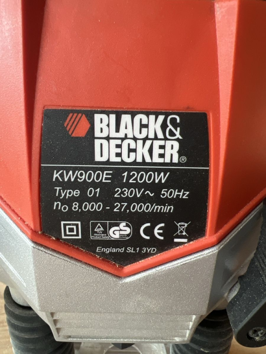 Toutes les machines: Oberfräse BLACK & DECKER KW900E – D'occasion à Konolfingen par sibi1977 2