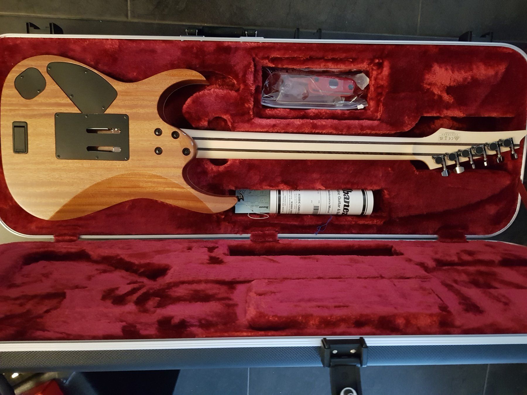 Ibanez Strumenti musicali: Ibanez Prestige – Usato da Sachseln venduto da zol_w65w 1