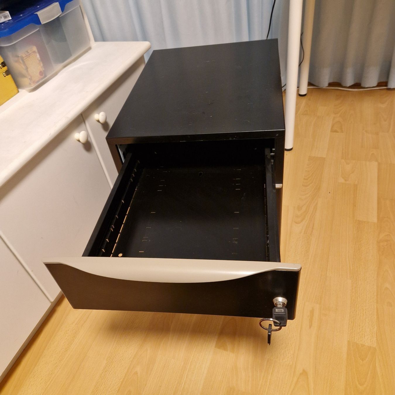 Banconi: Korpus, abschliessbar, – Usato da Schüpfen venduto da Rollingdancer91 1