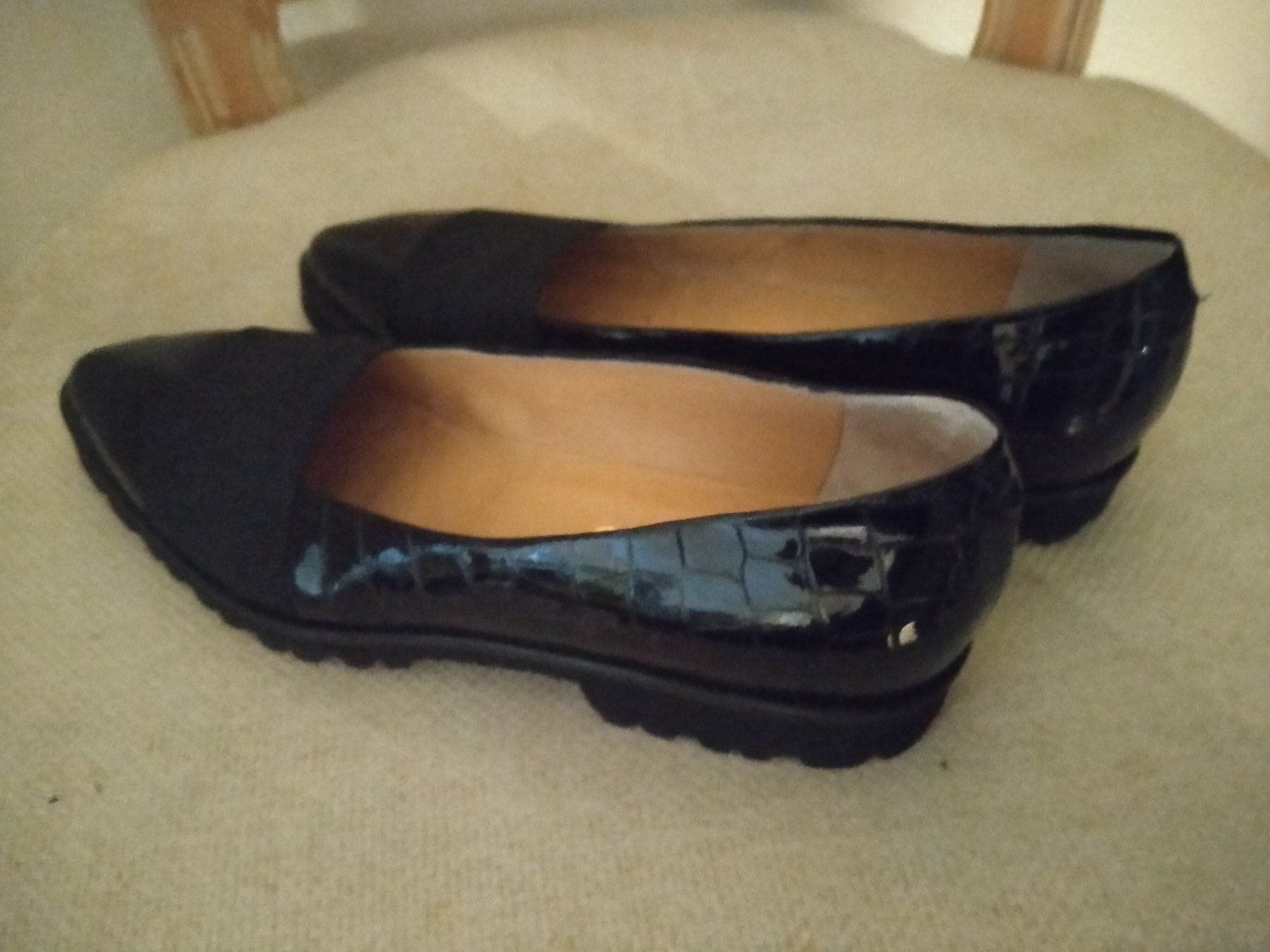 Chaussures femmes: Chaussure ballerine cuir noir 38.5 – D'occasion à Veytaux par Christianelucie
