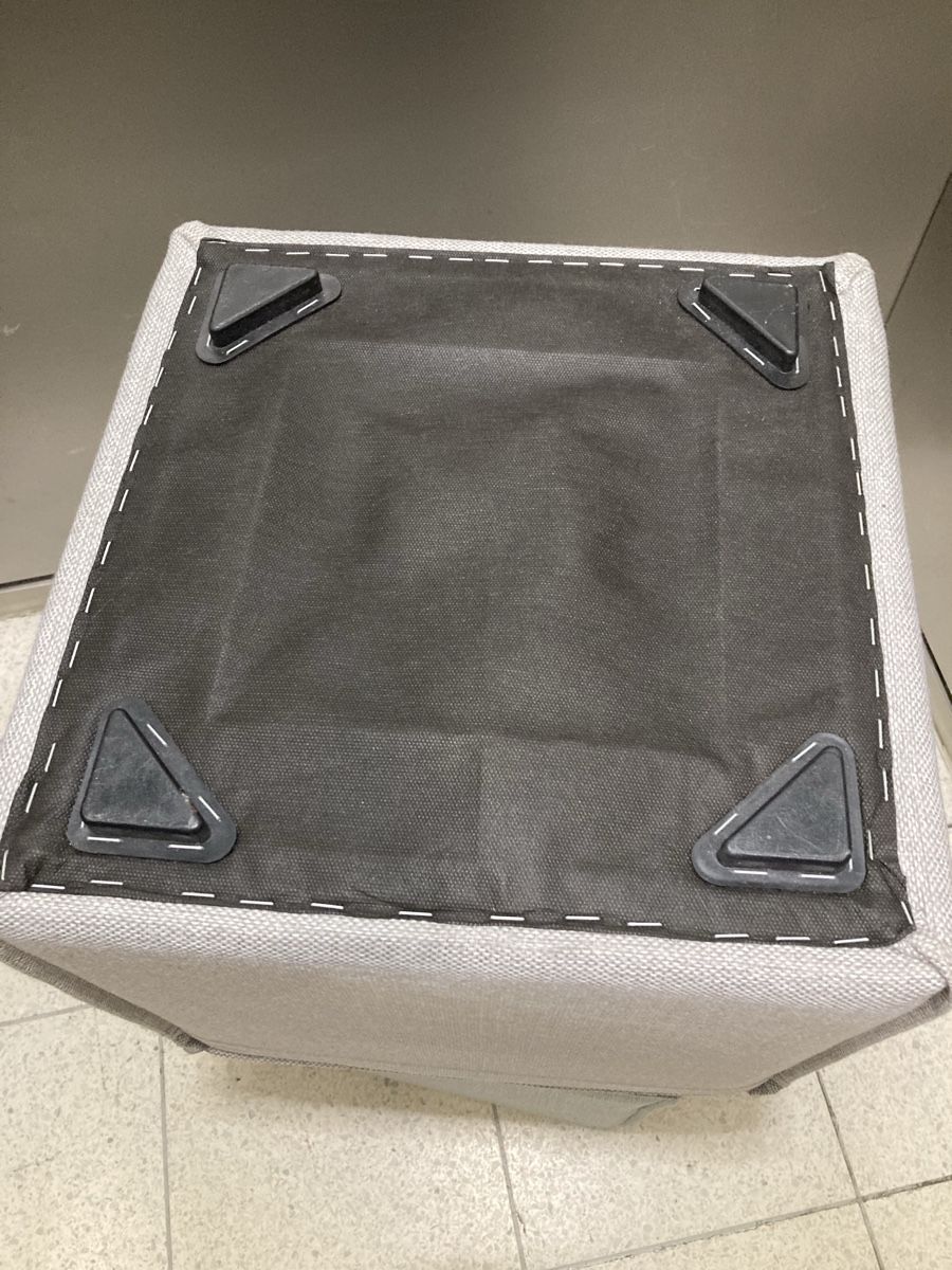 Livique Sgabelli: Hocker Quadro (von Livique) – Usato da Pratteln venduto da sanfranco 1