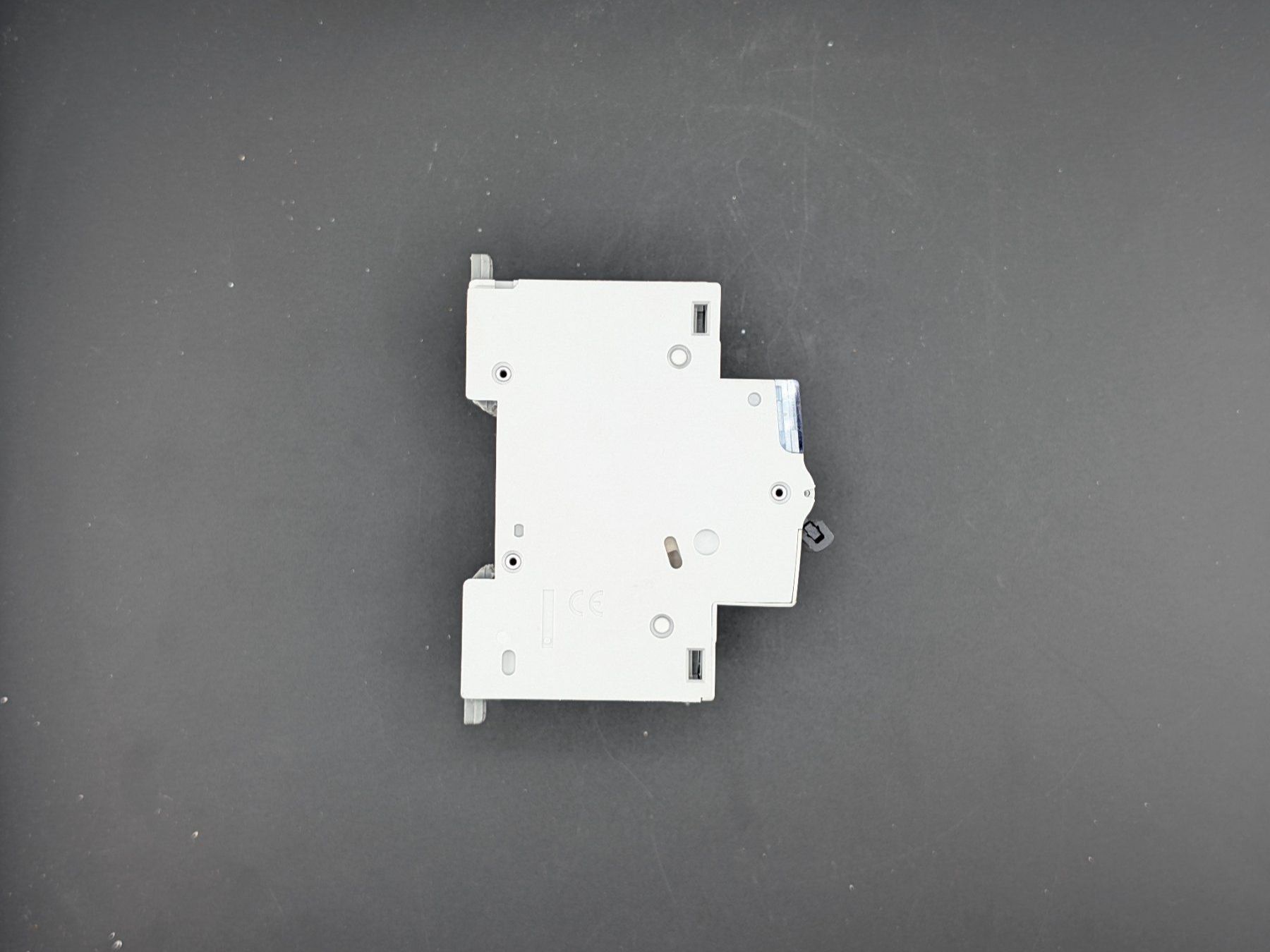 Legrand Interruttori: Legrand 411357 C13 30mA DX3 FI-LS – Usato da Winterthur venduto da Hint17 3