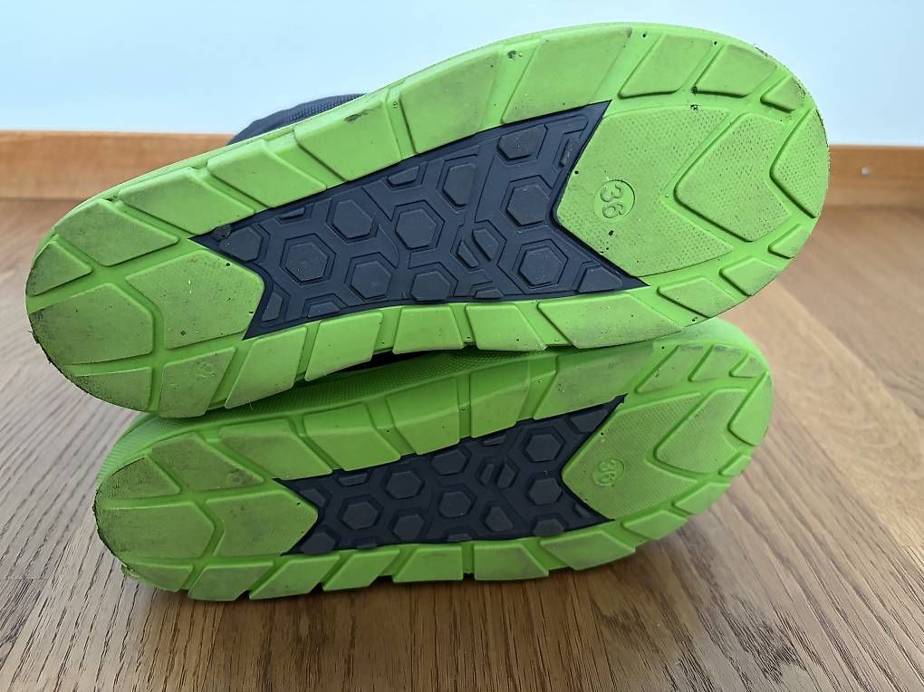 Scarpe per ragazzi: Winterboots wasserdicht Gr 36  – Usato da Buchrain venduto da mar_m9kv 1