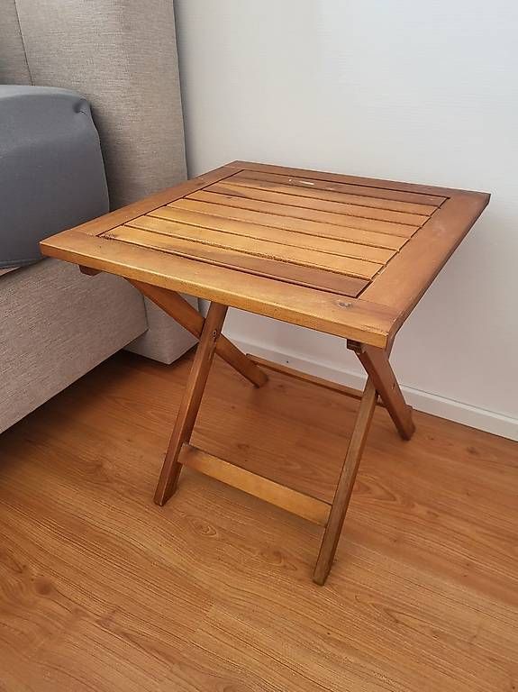 Tavoli: Beistelltisch zu verschenken 45x45cm – Usato da Winterthur venduto da mae_my8h