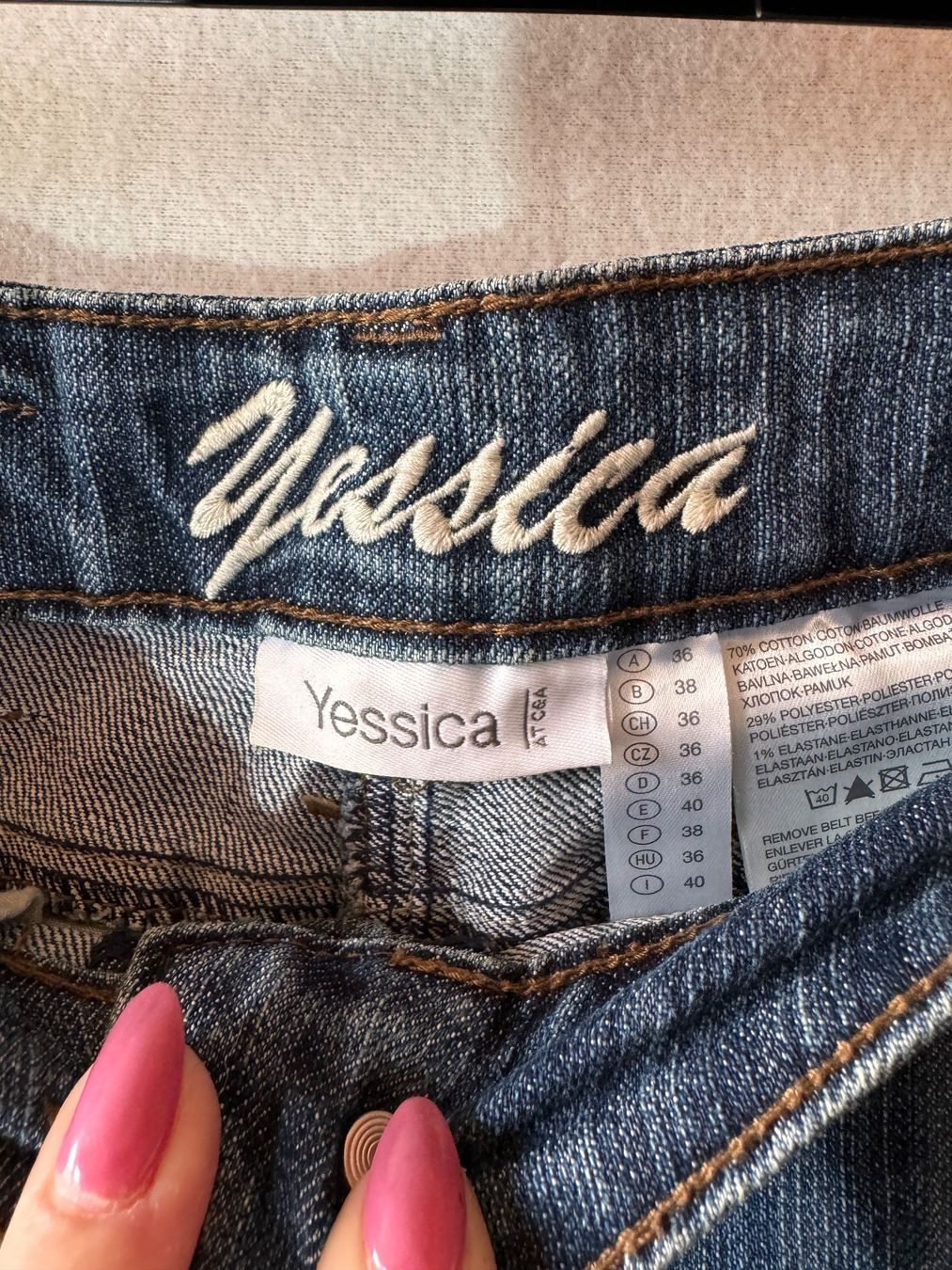 Jeans: Kurze Jeans Gr. 36 – Usato da Grosswangen venduto da SALE_SALE_SALE 3