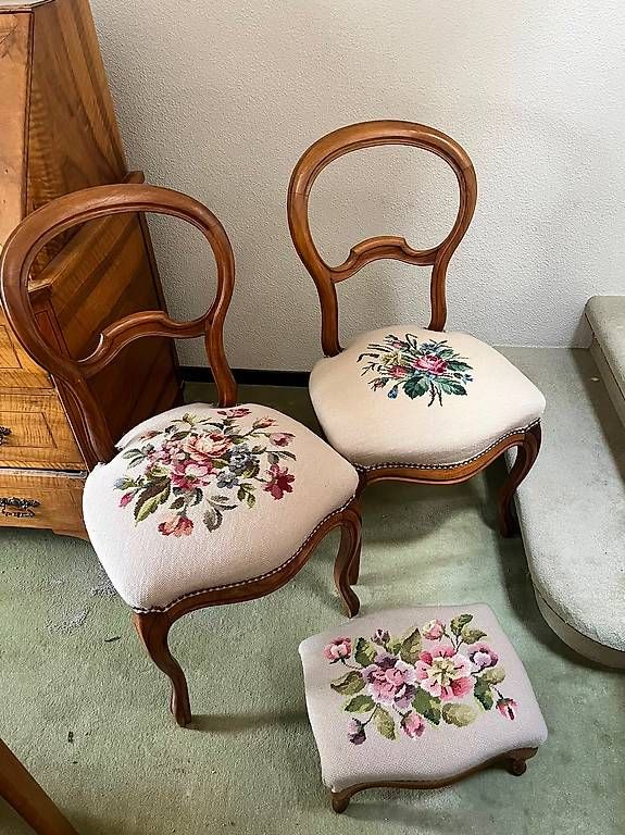 Chaises: Zwei bestickte Stühle – D'occasion à Gais par kernaless