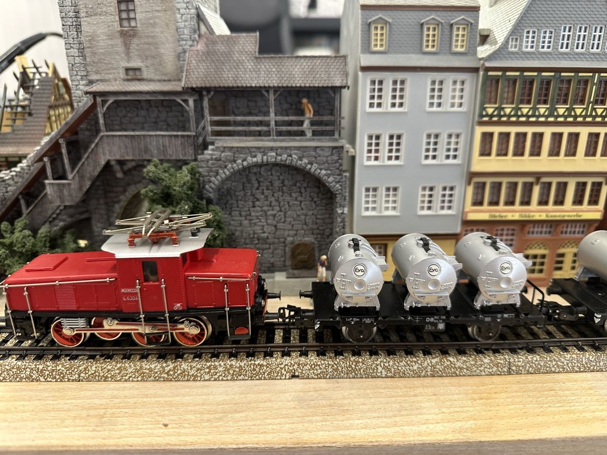 Märklin Modellini di ferrovie: Märklin 2874 DB BR E63 Behälterzug – Usato da Lupsingen venduto da New-Haven 1