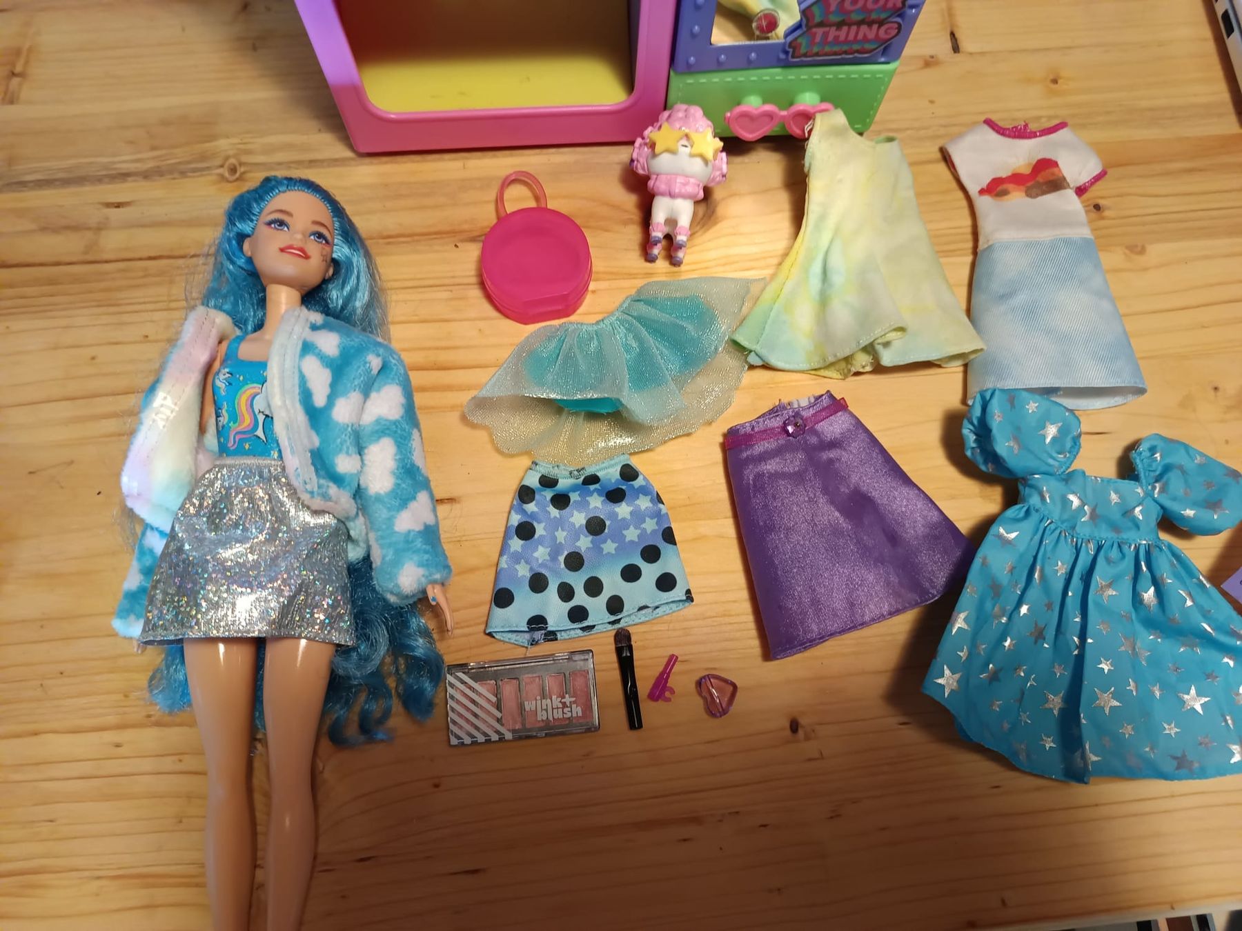 Puppen: Poupée Barbie Extra + dressing et accessoires – Gebraucht aus Movelier von Gwadafab 1
