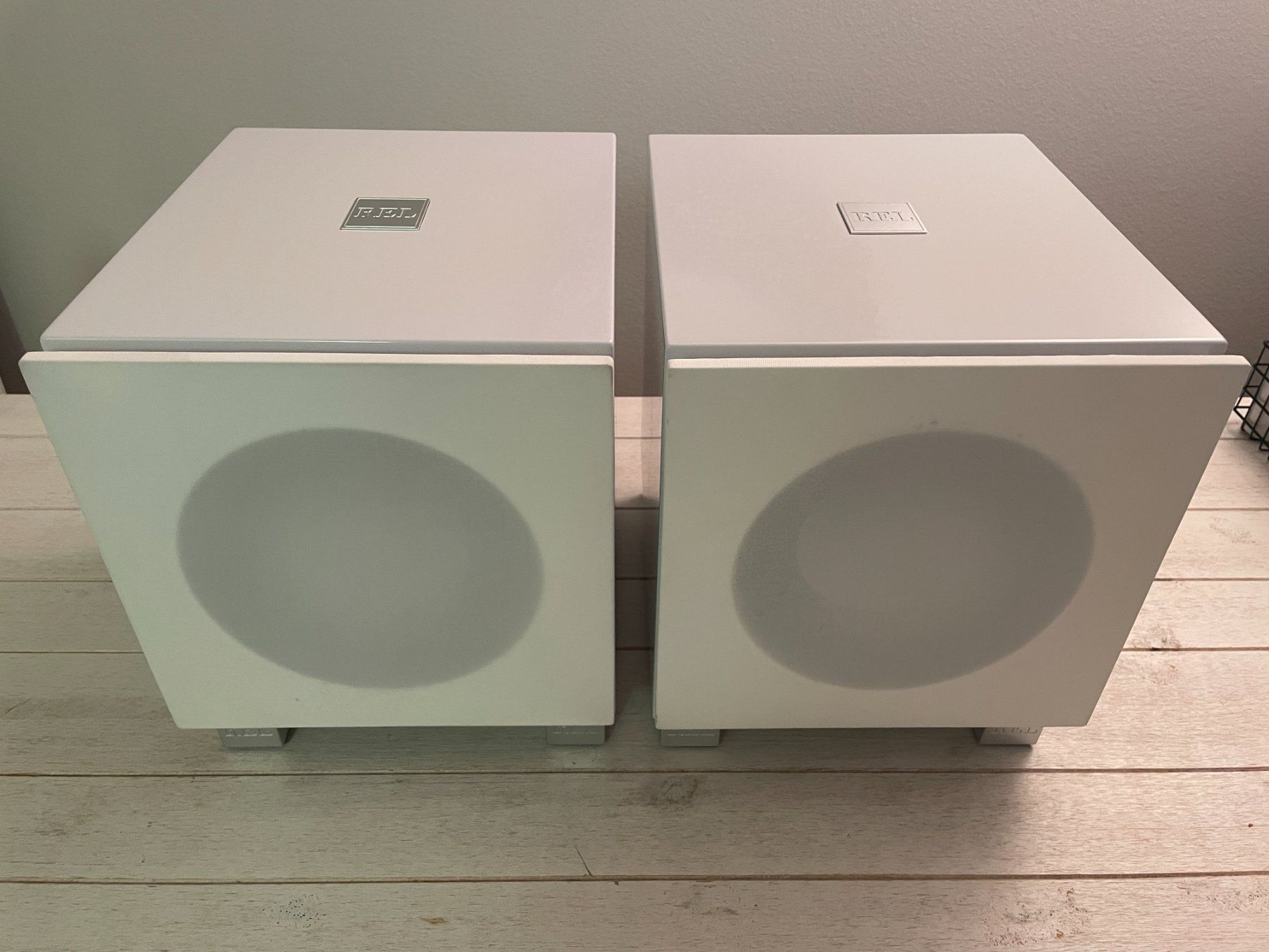 Lautsprecher: 1 X REL T7i Active Subwoofer weiss – Gebraucht aus Luzern von wnif 2