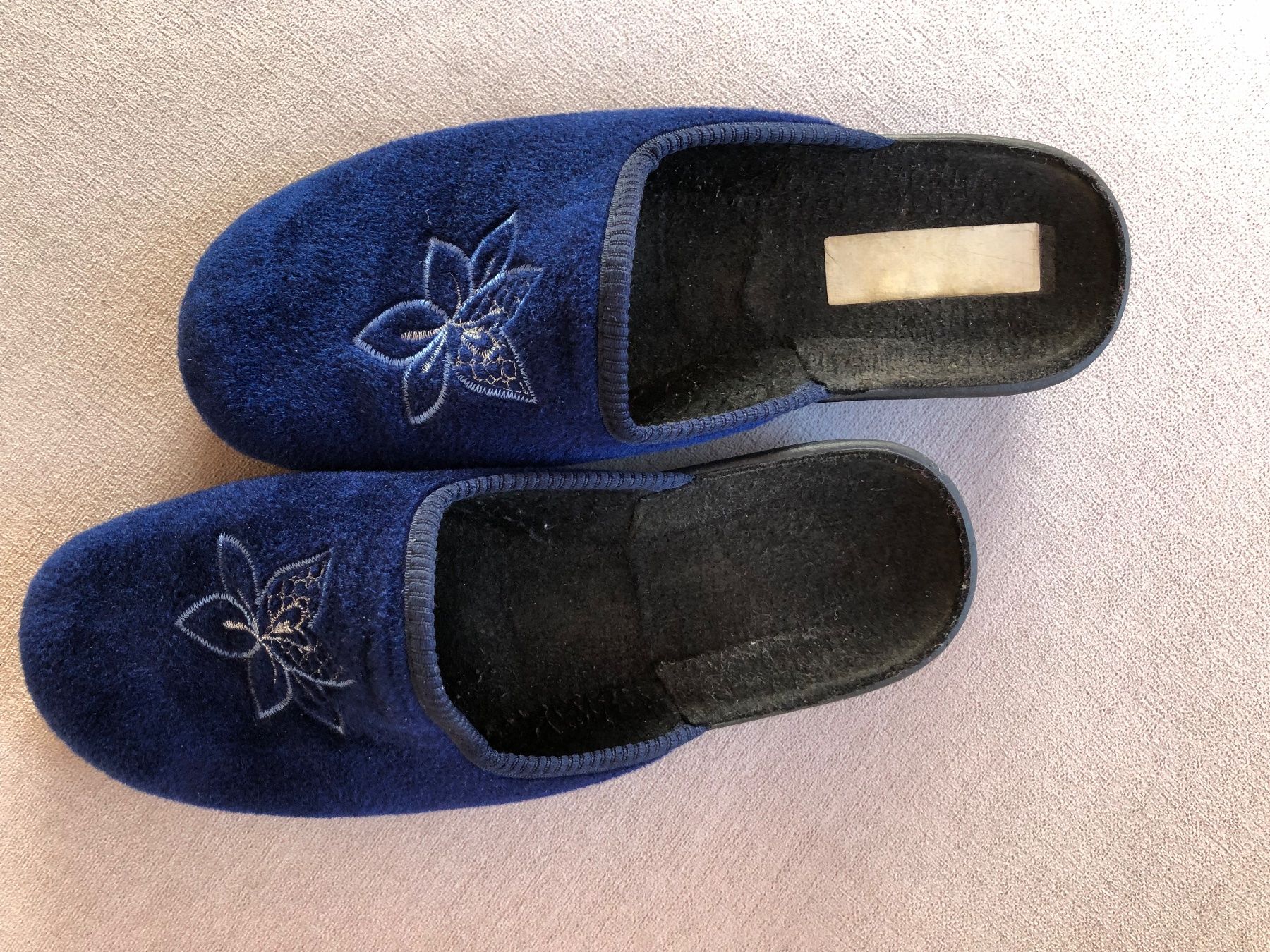 Scarpe da donna: Hausschuhe Gr. 40 – Usato da Zäziwil venduto da lolek01 2