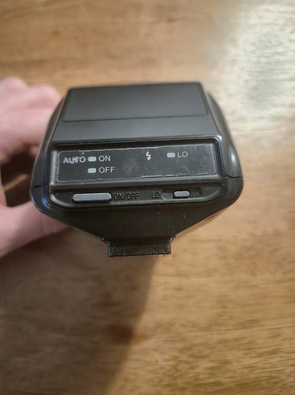 Flash: Minolta Program Flash 3200i mit Original-Ledertasche – Usato da Luzern venduto da fla_y22c 1