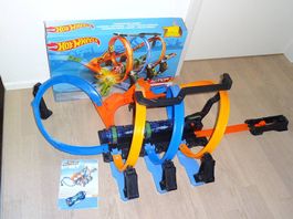 Hot Wheels Korkenzieher Crash Trackset Loopingbahn