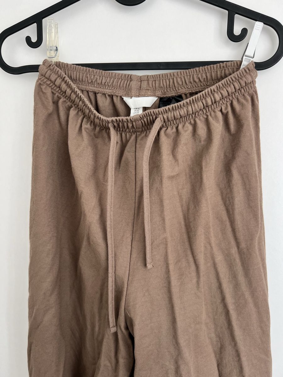 H&M Pantaloni: Braune, lockere Stoffhose H&M – Usato da Gachnang venduto da todressgolden 3