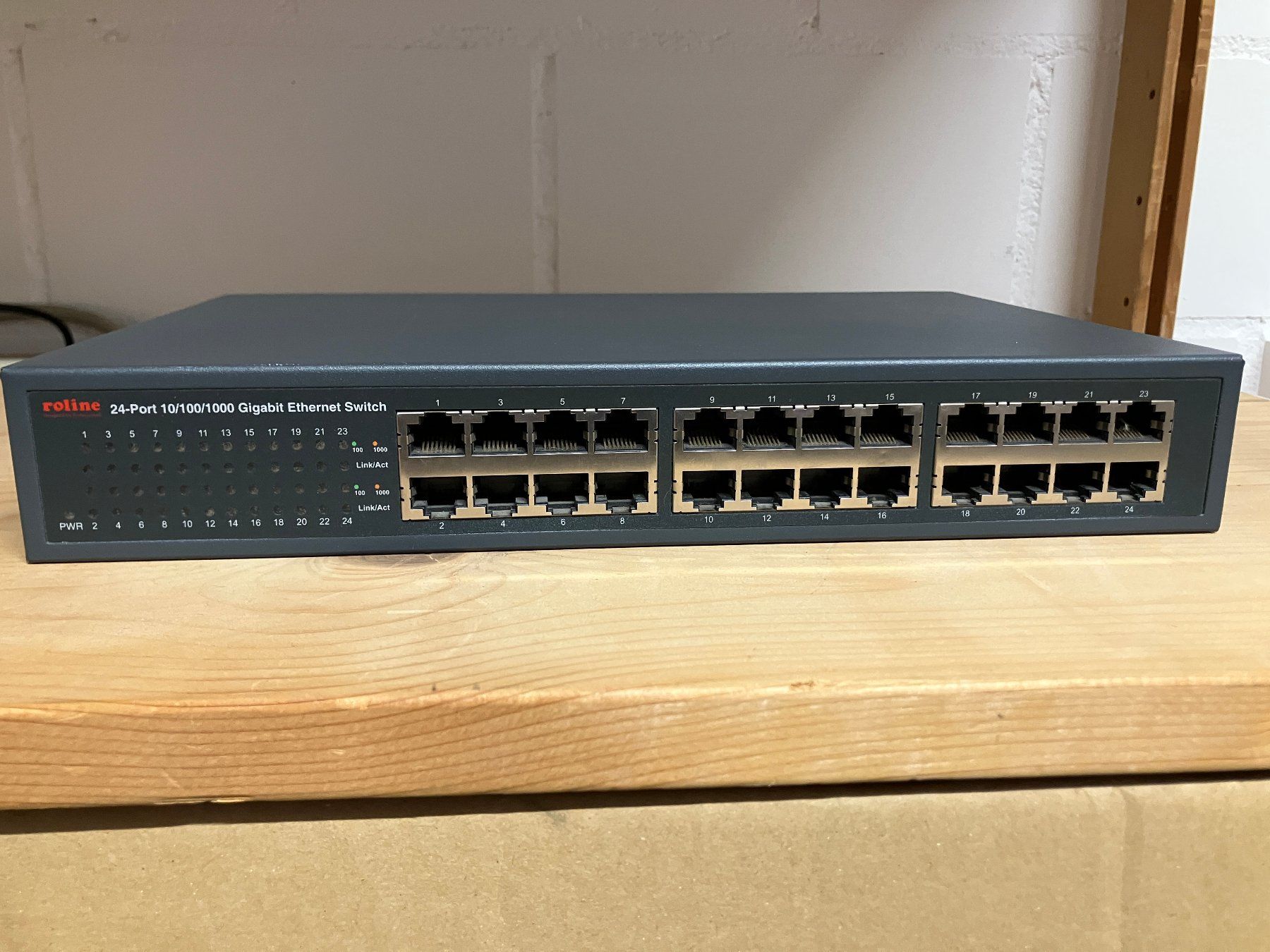 Hub & Switch: Roline 24-Port Gigabit Switch - Top Zustand! – Usato da Wetzikon ZH venduto da Herbi_58
