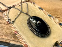 JUGENDSTIL ANHÄNGER AN KETTE ALPACCA ONYX SÜSSWASSERPERLE