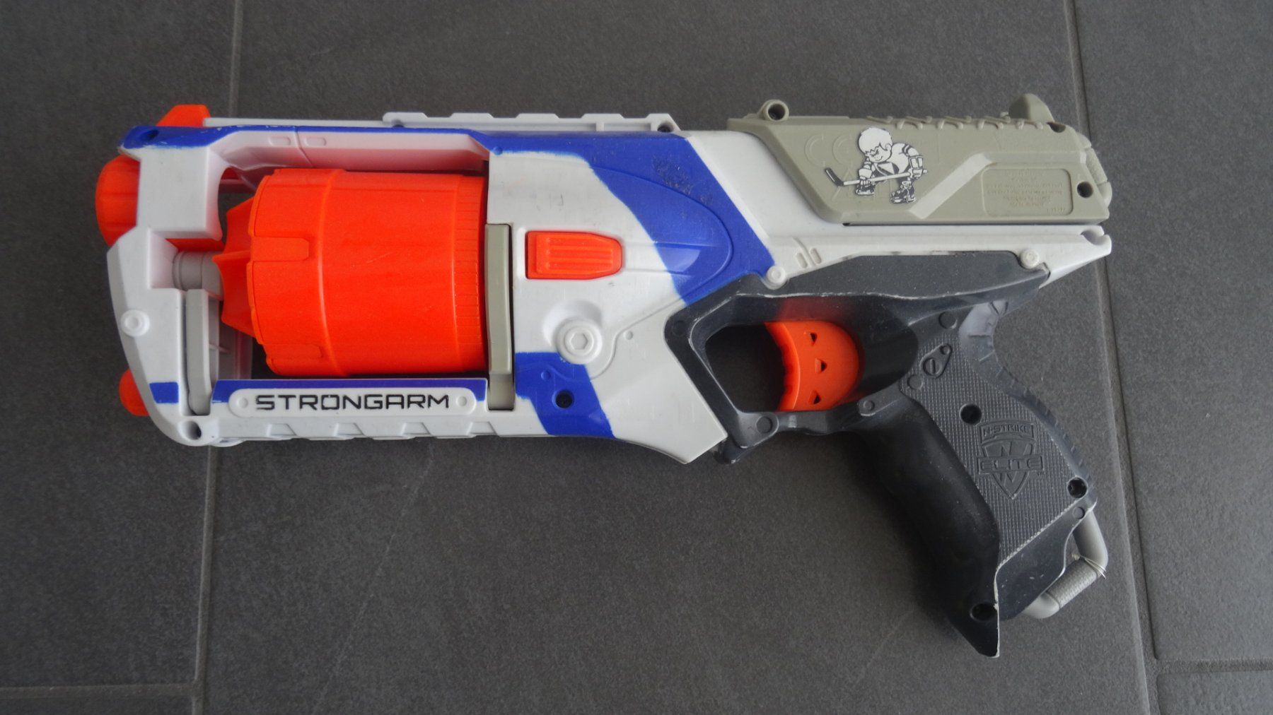 Nerf Giocattoli: Hasbro Nerf N-Strike Elite Strongarm Blaster – Usato da Beinwil am See venduto da den_p9db 1