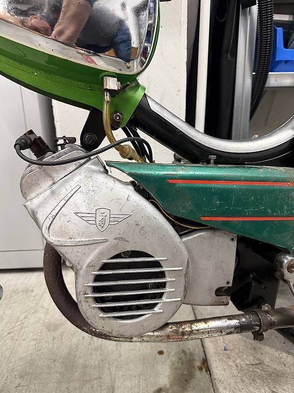 Cyclomoteurs: Belmondo – Défectueux à Thun par Pamilo