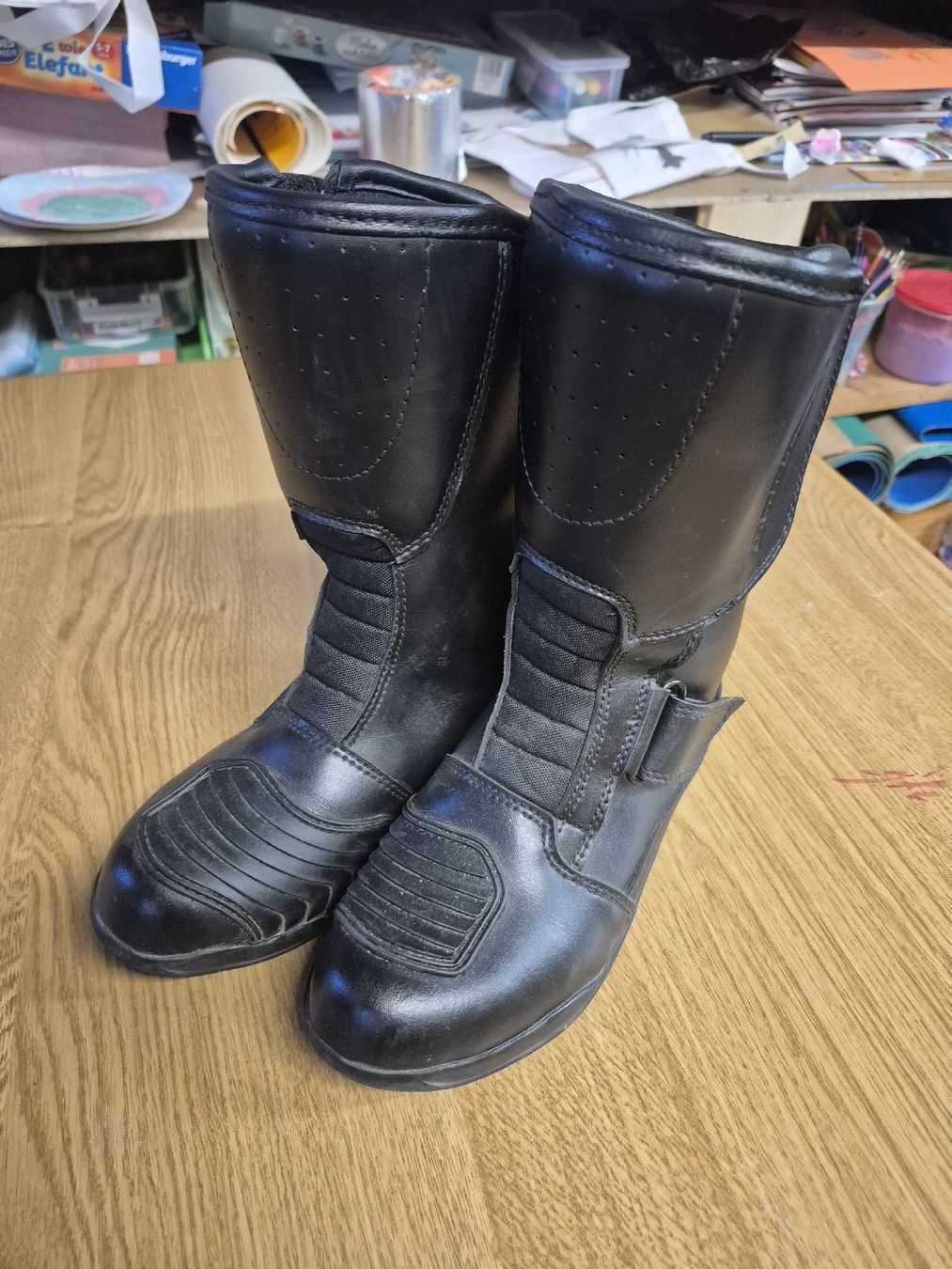 Scarpe da uomo: Motorradstiefel Schwarz Grösse 36 gebraucht – Usato da Avers venduto da Stina2022