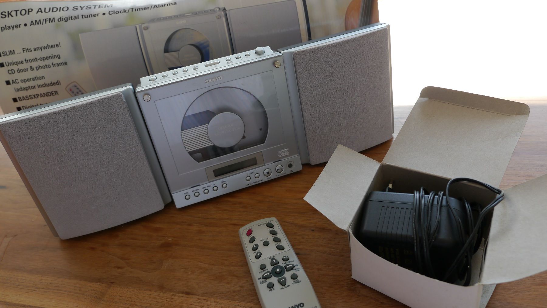 Sanyo Lecteur multimedia & Streamer: Sanyo All-in-One Desktop Audio System – D'occasion à Rothenfluh par Ron999