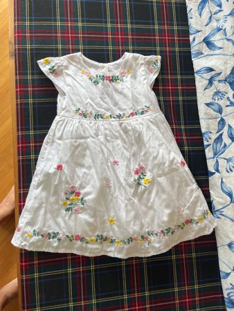 schönes Kleid, weiß mit Blumen, sehr guter Zustand, Größe 86