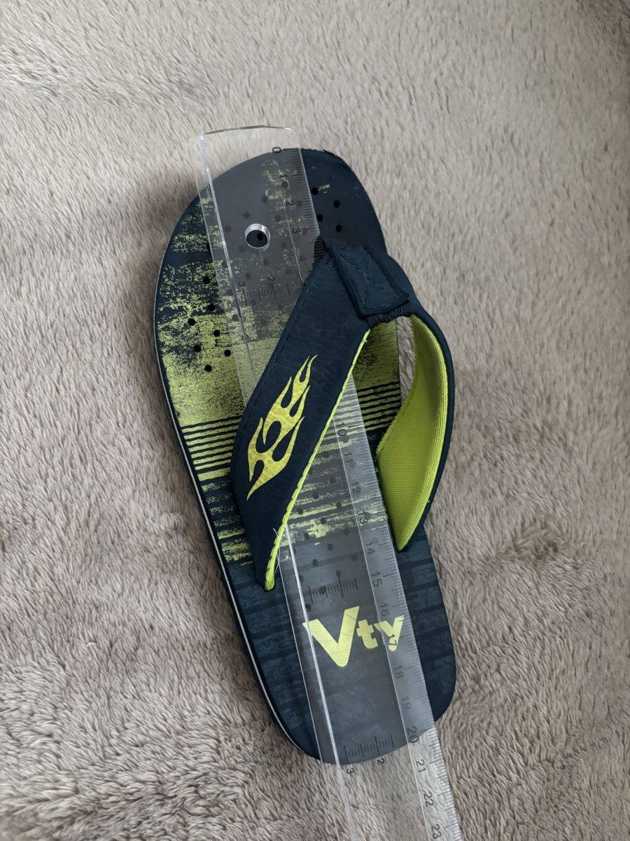 Scarpe per ragazzi: Badeschuhe / Flip Flops, Grösse 20 – Usato da Waltenschwil venduto da Schmetterling2015