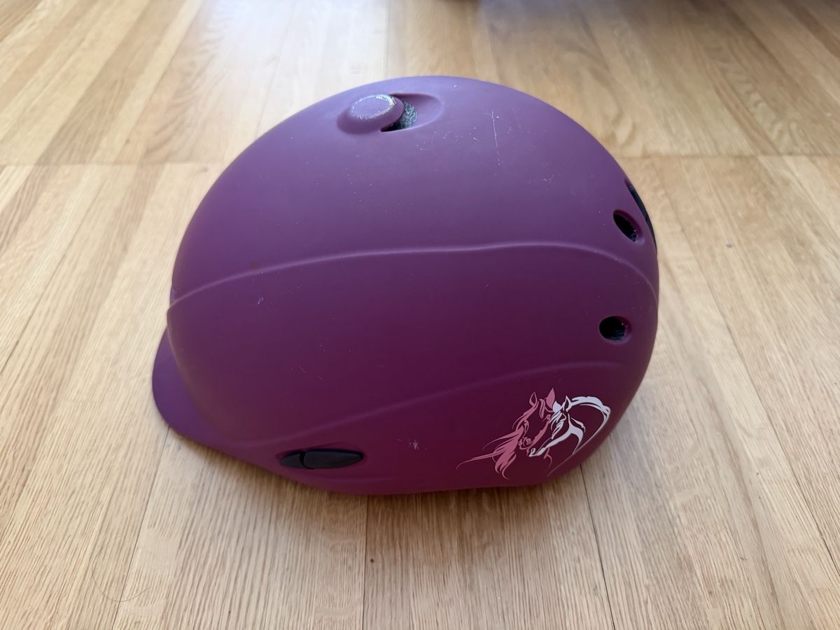 Felix Bühler Caschi: Knightsbridge Reithelm - Magentafarben - 45-55cm – Usato da Solothurn venduto da Theklagloria 2