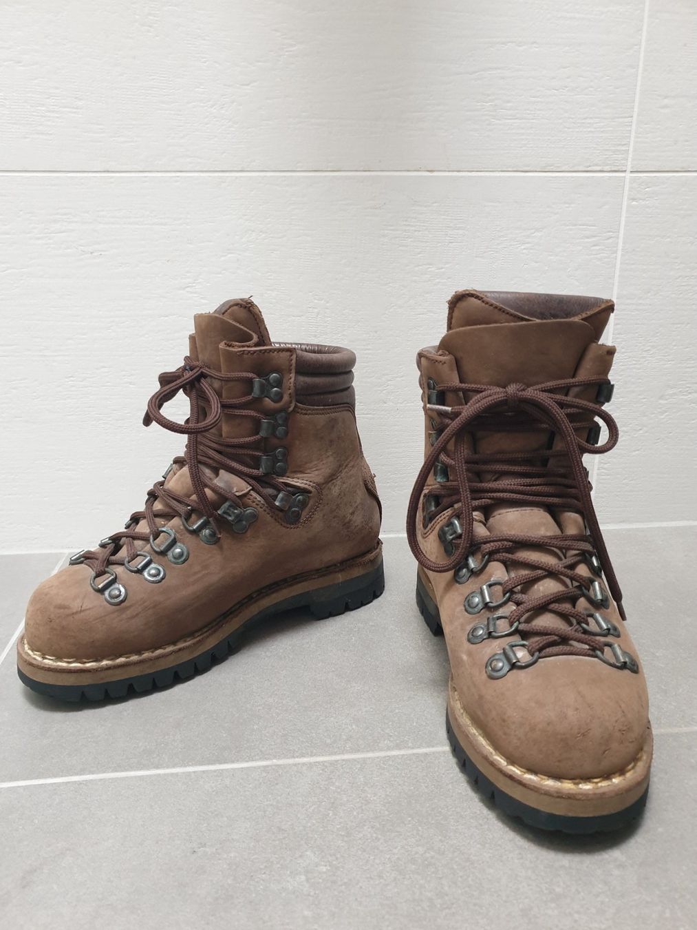 Herrenschuhe: Chaussures Gro-nell T36 – Gebraucht aus Lausanne von lae_c5zc