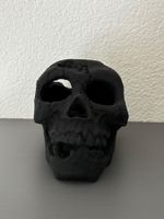 Totenkopf- Figur in schwarz matt, 14cm