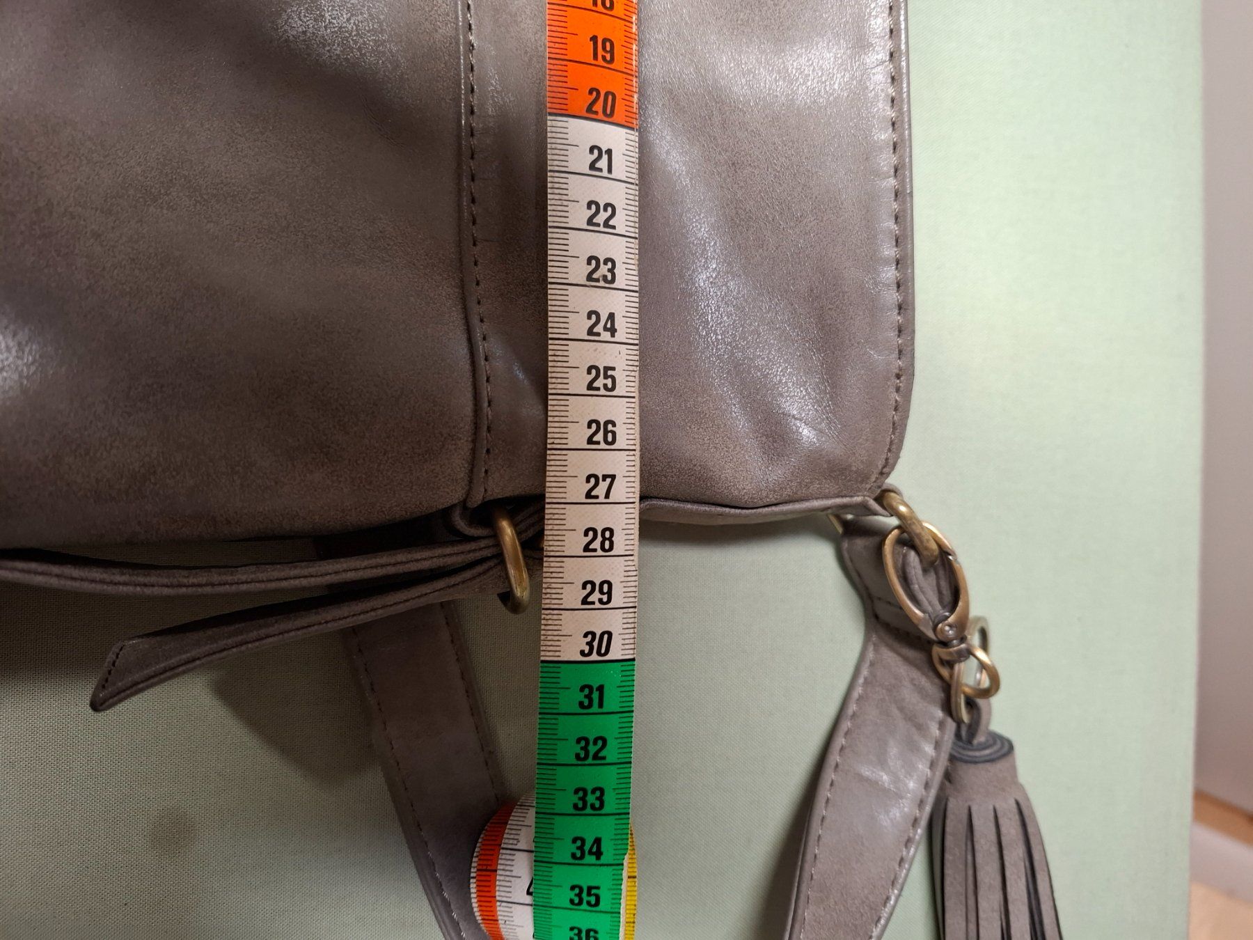 Zwei Borse da donna: ZWEI Leder-Handtasche in Taupe – Usato da Selzach venduto da Sennemeitschi11 8