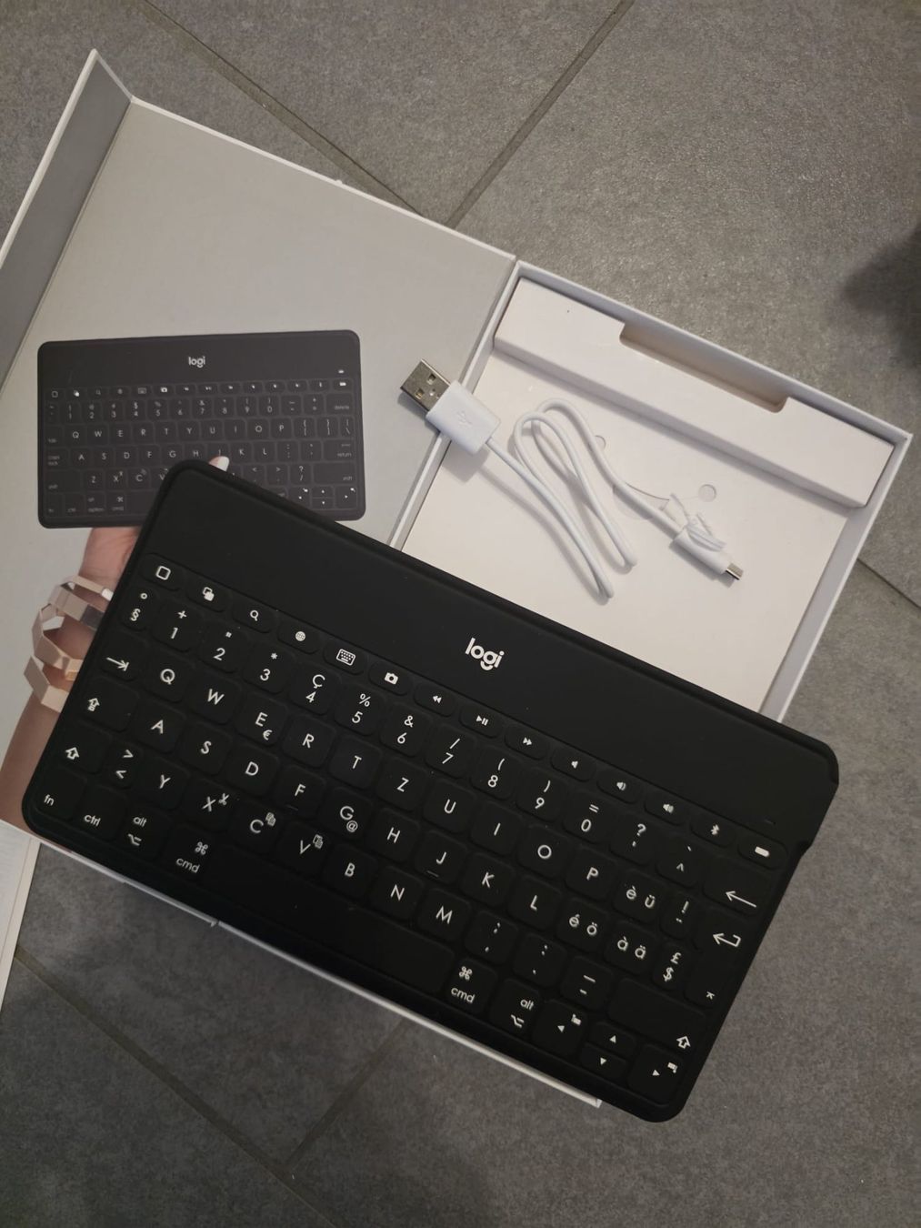 Logitech Tastaturen: Logitech KEYS-TO-GO Clavier Bluetooth CH (QWERTZ) – Gebraucht aus La Neuveville von RainbowCupcake 4
