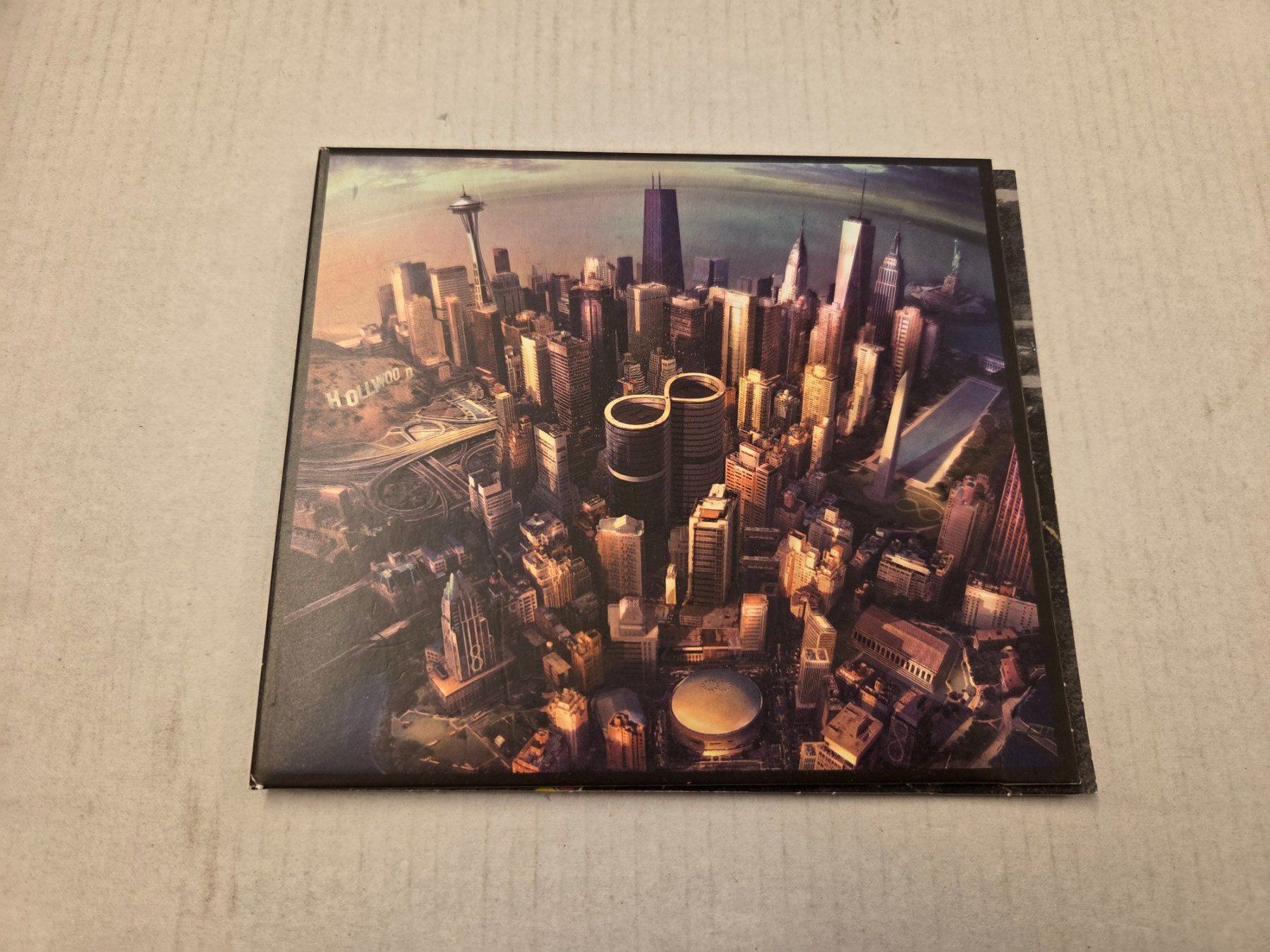 CDs: FOO FIGHTERS - SONIC HIGHWAYS – Gebraucht aus Bern von Vinylsound.ch