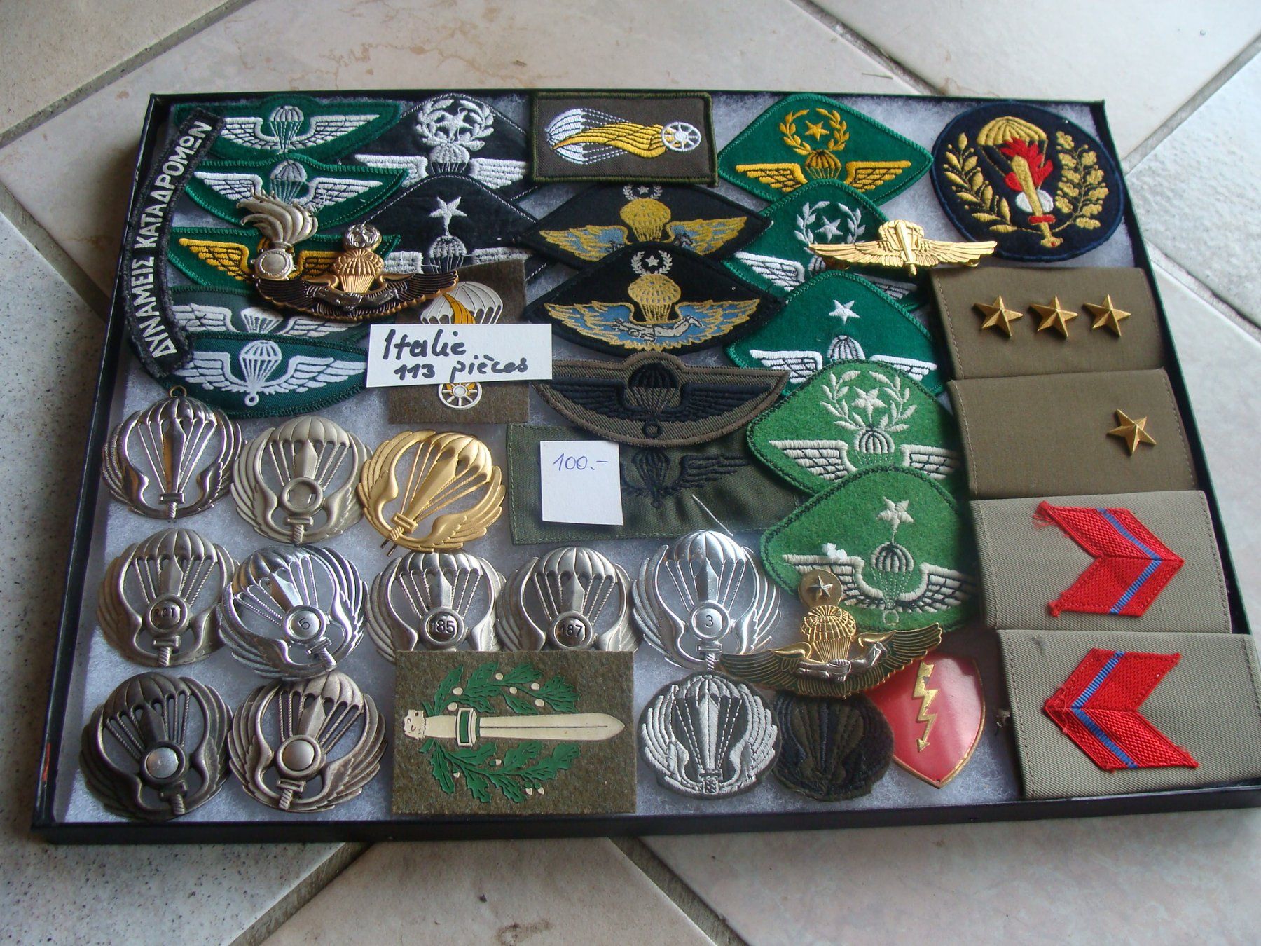 Placchette & Badge: Dans présentoir vitré, collection Italie et Grèce – Usato da Cuarny venduto da hen_g7hn