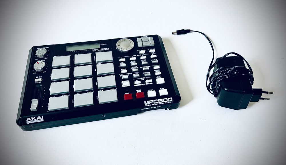 Akai Musikinstrumente: Akai MPC 500 Music Production Center - Mit Netzteil – Gebraucht aus Bern von helloliptek