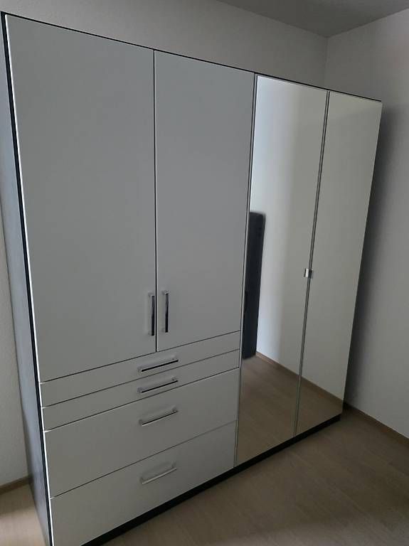 Schränke: Kleiderschrank – Gebraucht aus Wollerau von ska_75sq