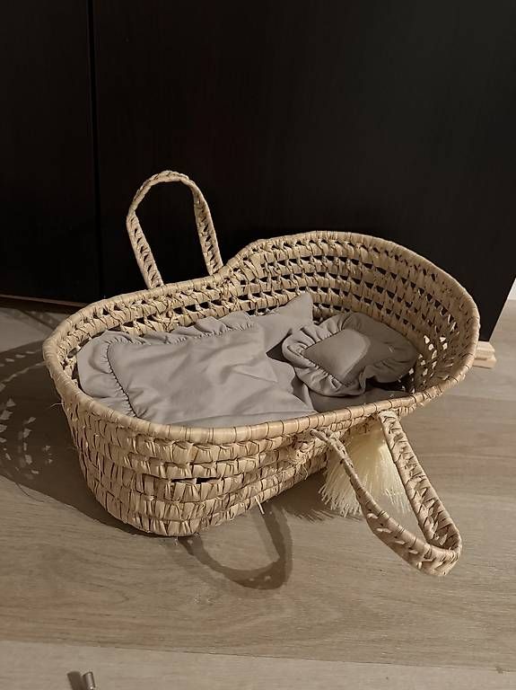 Jouets: Puppenbett Korb 2x – D'occasion à Niederhasli par des_f82m