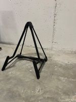 K&M Gitarrenständer schwarz faltbar