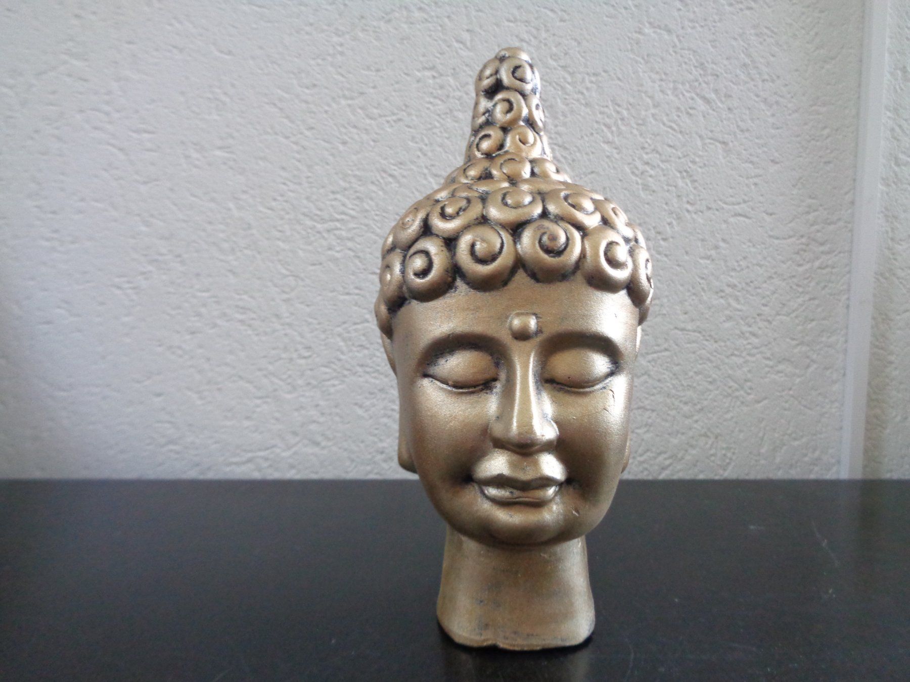 Skulpturen & Statuen: Buddha Kopf gold (20.5 cm) – Neu und originalverpackt aus Langenbruck von Gumsi
