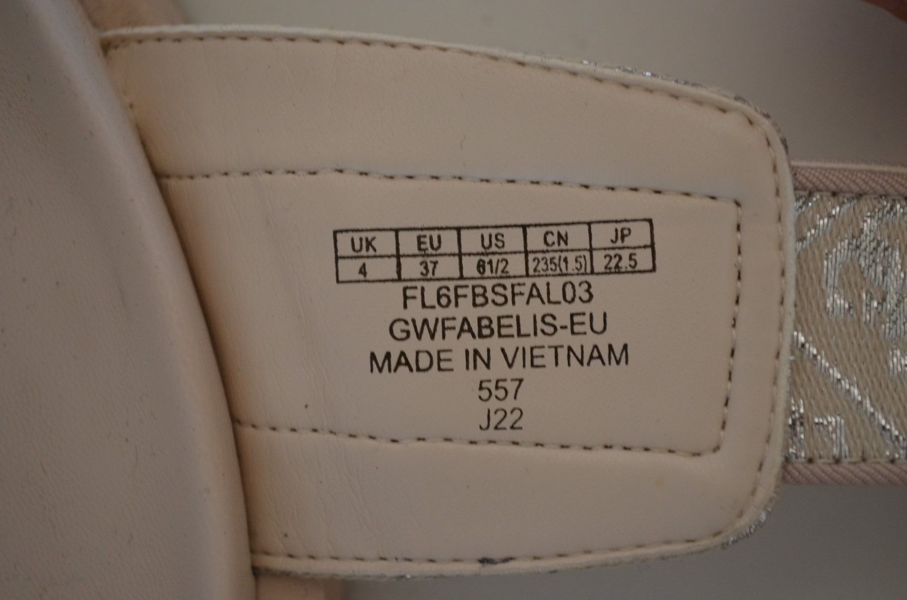 Guess Damenschuhe: GUESS Plateau-Sandale – Gebraucht aus Locarno von DarjaRonco 6