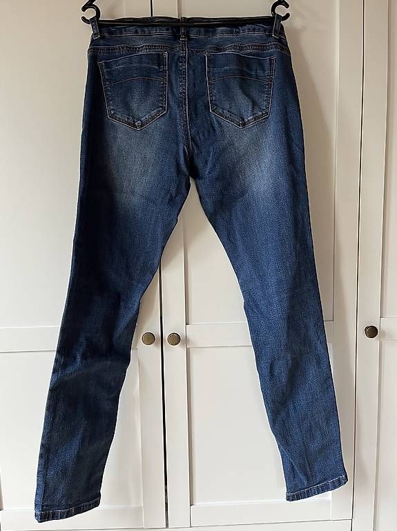 Pantaloni: Umstandshose mamalicious 29/32 – Usato da Zizers venduto da Sahu1 1