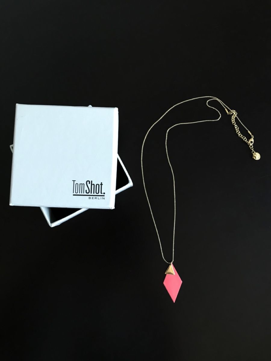 Ketten: TOM SHOT BERLIN Halskette gold/pink – Gebraucht aus Zürich von lanouvelle