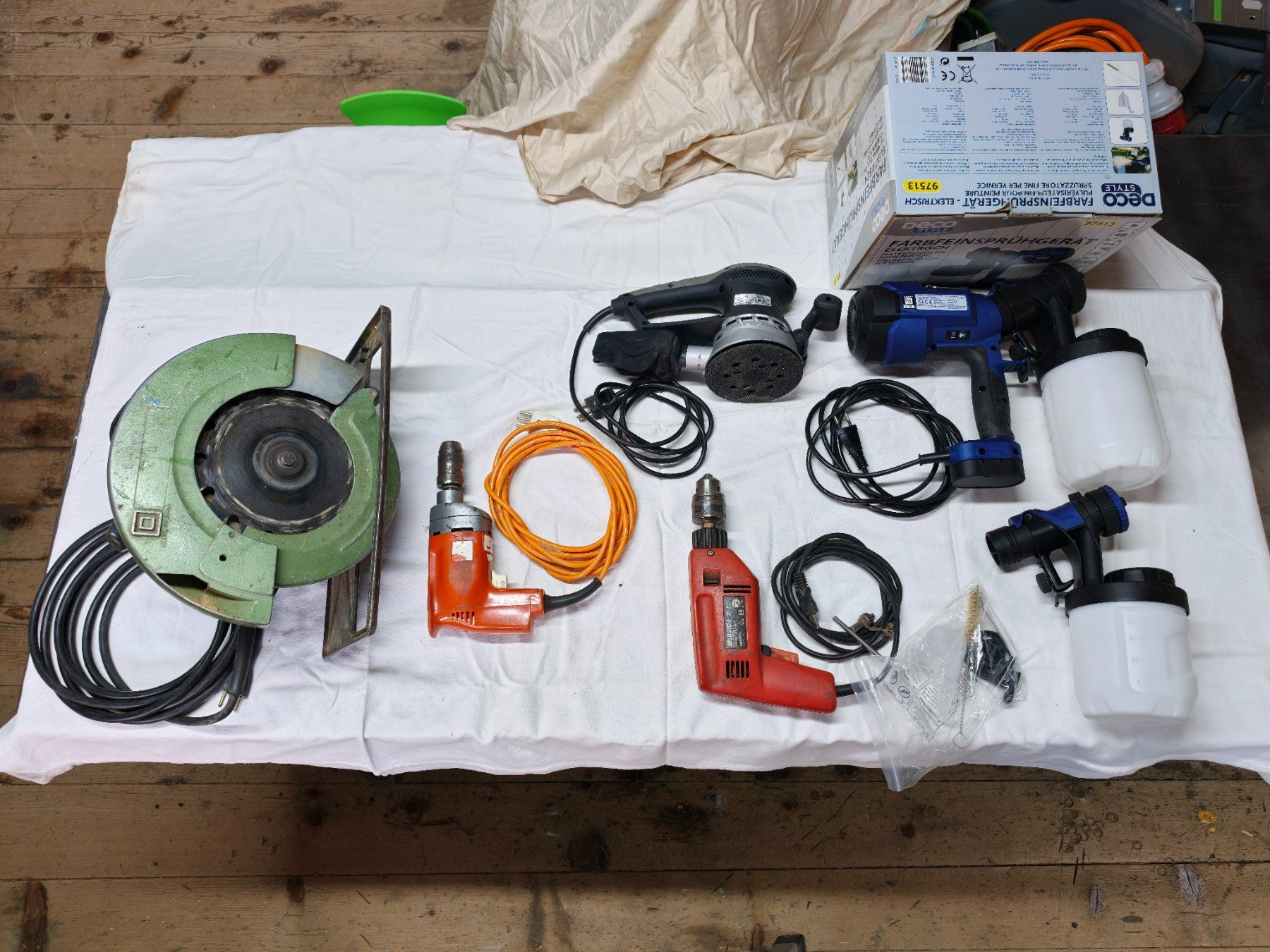Tutti gli attrezzi: Diverse Elektro Handwerkzeuge – Usato da Gadmen venduto da paedi013