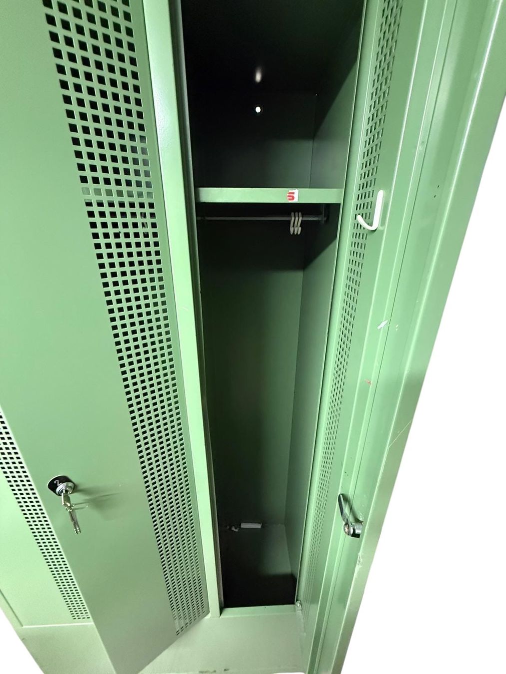 Guardaroba: Grune Garderobe Regal – Usato da Dübendorf venduto da ani_9j9d 3