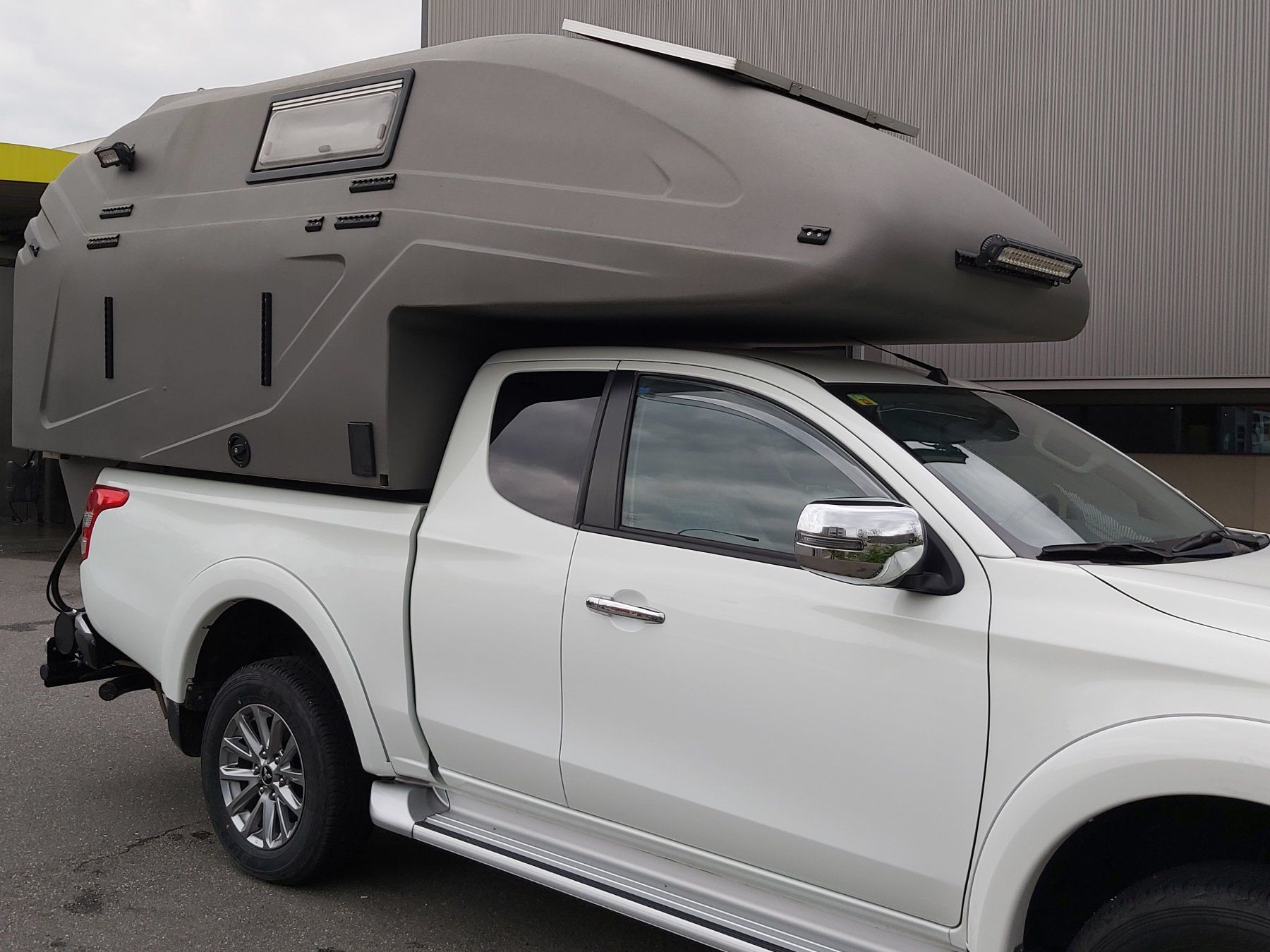 Veicoli da campeggio: Mitsubishi L200 mit Geocamper Wohnkabine – Usato da Dielsdorf venduto da CH-Dieli