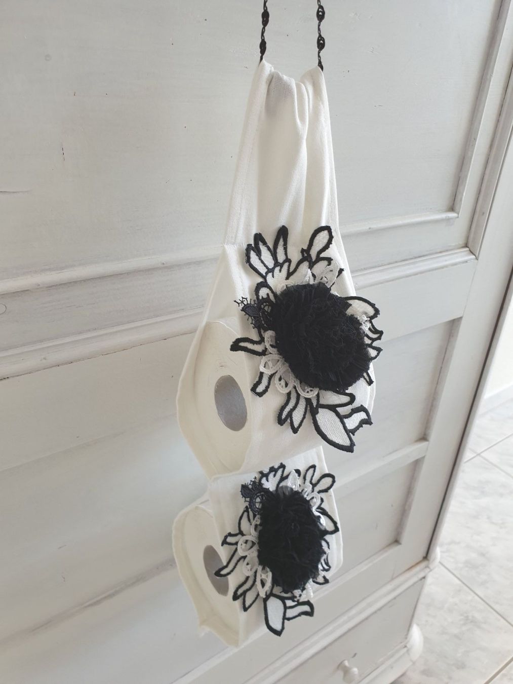 Wandhalterungen: Behälter Halter WC-Rollen Shabby Chic Rollenhalter Spitze – Neu und originalverpackt aus Gossau ZH von Goes05