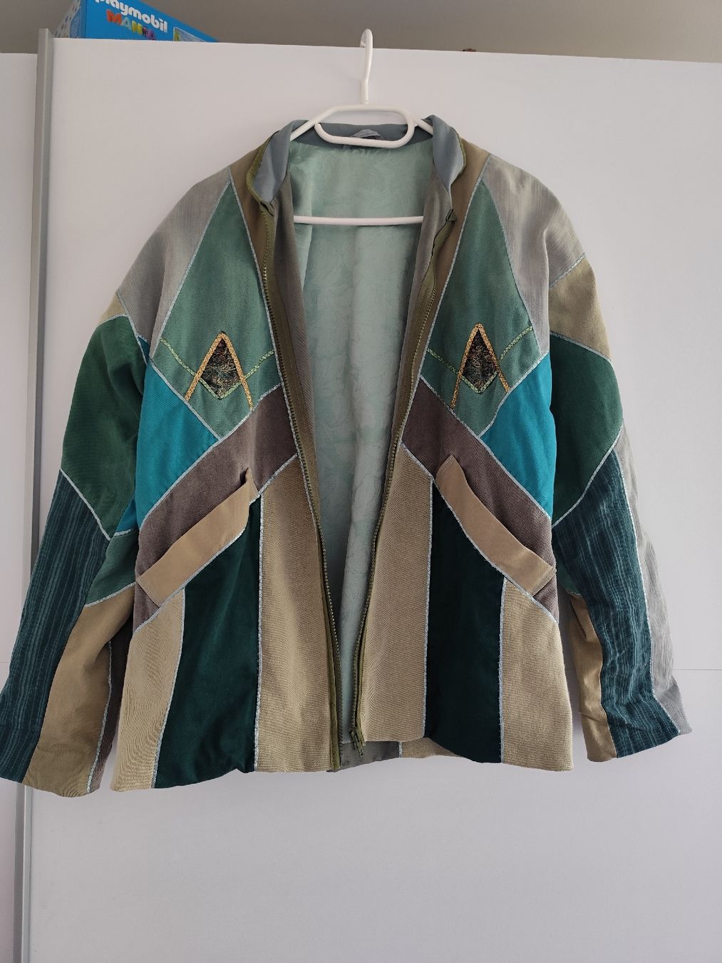 Giacche: Jacke Patchwork Design mehrfarbig mit Reissverschluss – Usato da Zürich venduto da Sonnenkind1103