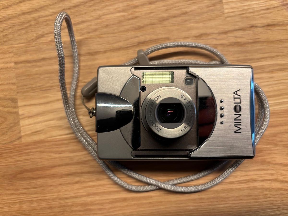 Minolta Fotocamera: Konica Minolta DiMAGE G500 – Usato da Küttigen venduto da Gabrielle1607